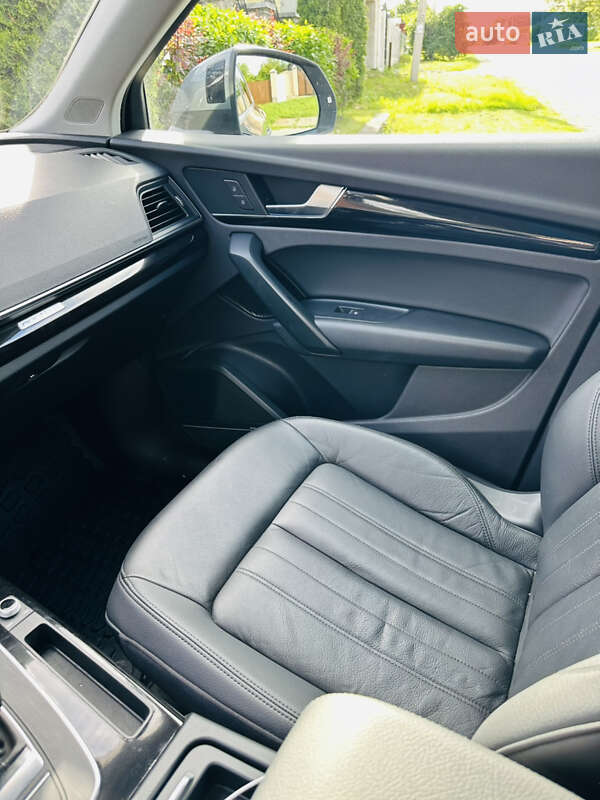 Внедорожник / Кроссовер Audi Q5 2017 в Каменец-Подольском