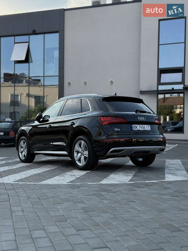 Позашляховик / Кросовер Audi Q5 2019 в Києві