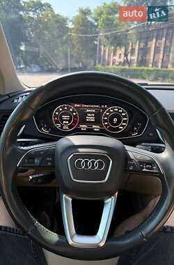 Внедорожник / Кроссовер Audi Q5 2018 в 