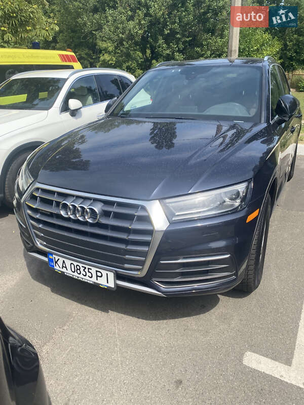Внедорожник / Кроссовер Audi Q5 2020 в 