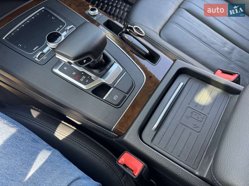 Внедорожник / Кроссовер Audi Q5 2019 в Тернополе