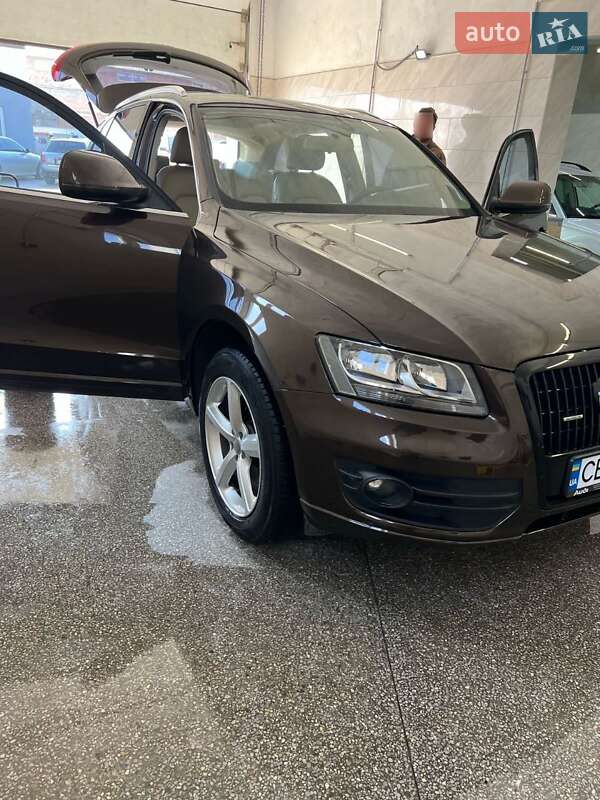 Внедорожник / Кроссовер Audi Q5 2011 в Черновцах