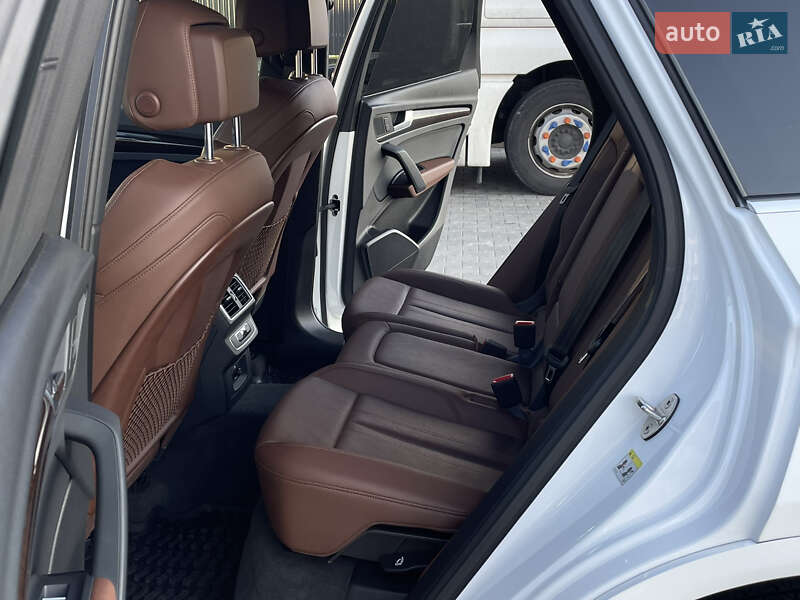 Внедорожник / Кроссовер Audi Q5 2018 в Луцке