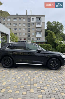 Внедорожник / Кроссовер Audi Q5 2018 в 