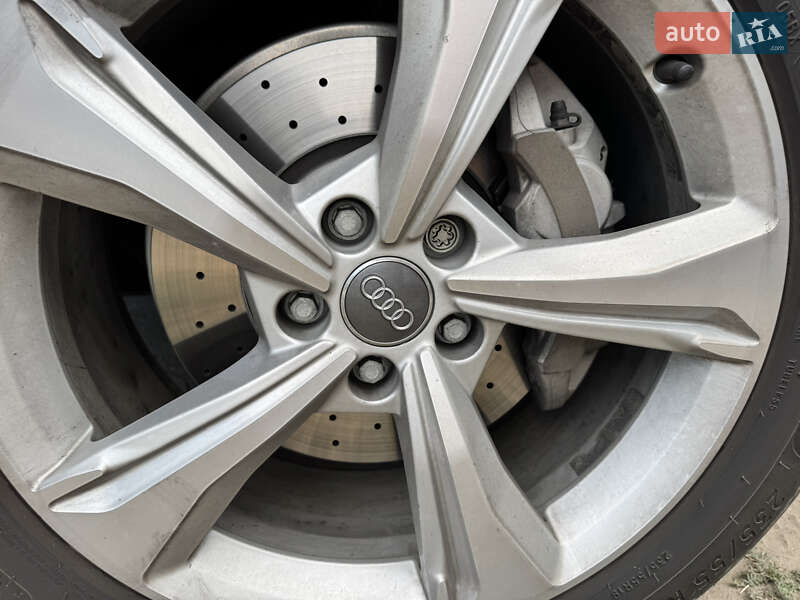 Внедорожник / Кроссовер Audi Q5 2020 в Днепре