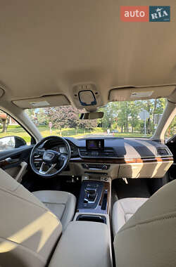 Внедорожник / Кроссовер Audi Q5 2017 в 