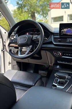 Внедорожник / Кроссовер Audi Q5 2018 в 