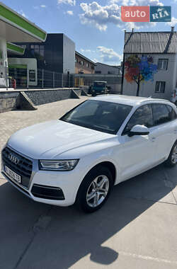 Внедорожник / Кроссовер Audi Q5 2018 в 