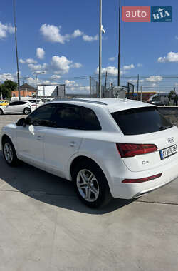 Внедорожник / Кроссовер Audi Q5 2018 в 