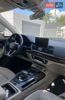 Внедорожник / Кроссовер Audi Q5 2018 в 