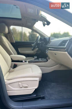 Внедорожник / Кроссовер Audi Q5 2017 в 