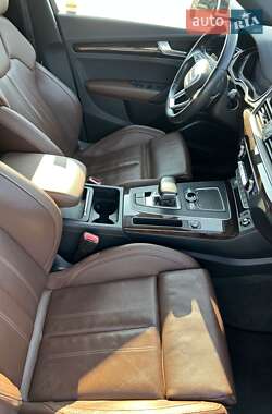 Внедорожник / Кроссовер Audi Q5 2018 в 