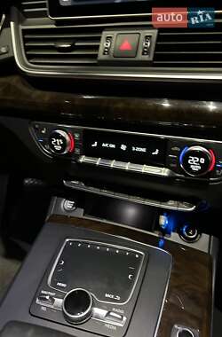 Внедорожник / Кроссовер Audi Q5 2018 в 
