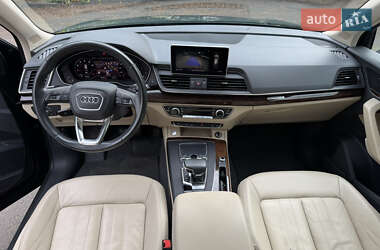 Внедорожник / Кроссовер Audi Q5 2017 в 