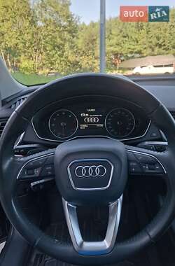 Внедорожник / Кроссовер Audi Q5 2017 в 