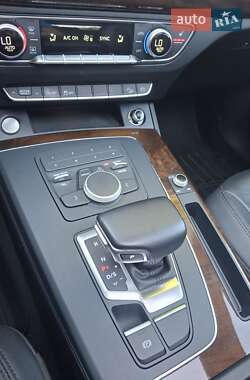 Внедорожник / Кроссовер Audi Q5 2017 в 