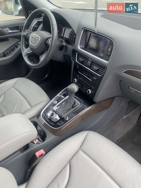 Внедорожник / Кроссовер Audi Q5 2014 в Нововолынске