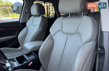 Внедорожник / Кроссовер Audi Q5 2017 в 