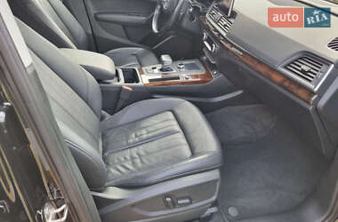 Внедорожник / Кроссовер Audi Q5 2018 в 
