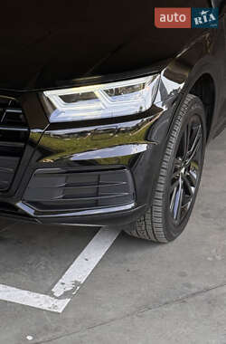 Позашляховик / Кросовер Audi Q5 2017 в 