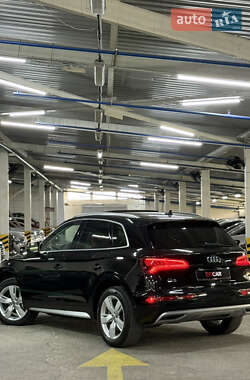 Внедорожник / Кроссовер Audi Q5 2018 в 
