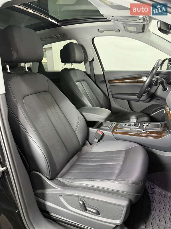 Внедорожник / Кроссовер Audi Q5 2018 в Одессе