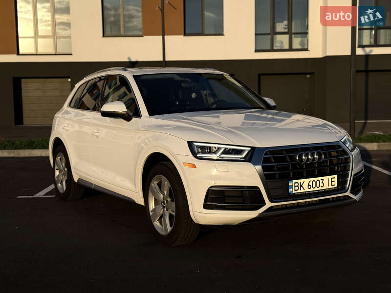 Внедорожник / Кроссовер Audi Q5 2017 в 