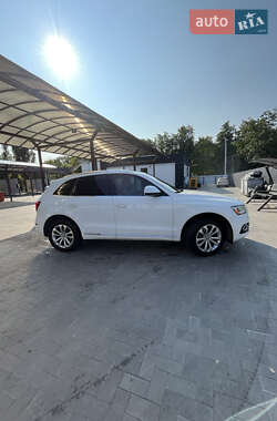 Внедорожник / Кроссовер Audi Q5 2016 в 