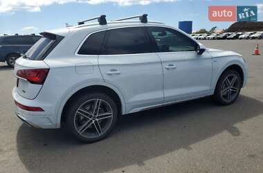 Внедорожник / Кроссовер Audi Q5 2021 в 