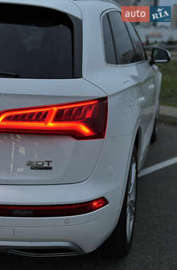 Внедорожник / Кроссовер Audi Q5 2018 в 