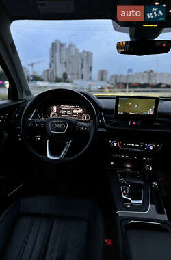 Внедорожник / Кроссовер Audi Q5 2018 в 