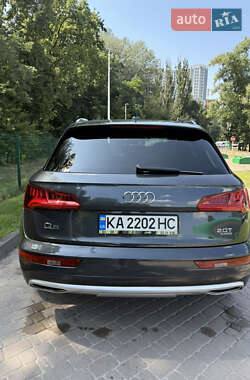 Внедорожник / Кроссовер Audi Q5 2018 в 