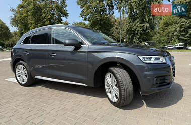Внедорожник / Кроссовер Audi Q5 2018 в 