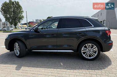 Внедорожник / Кроссовер Audi Q5 2018 в 