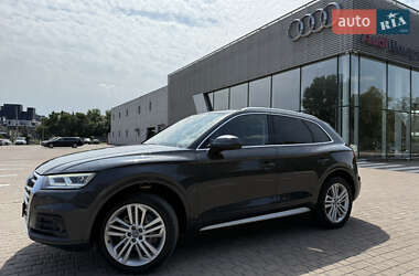 Внедорожник / Кроссовер Audi Q5 2018 в 