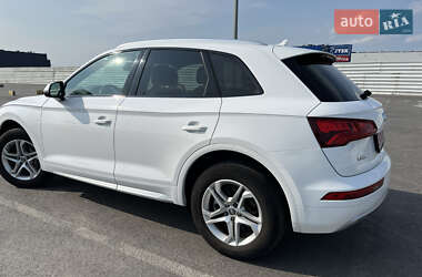 Внедорожник / Кроссовер Audi Q5 2018 в 