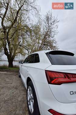 Внедорожник / Кроссовер Audi Q5 2018 в 