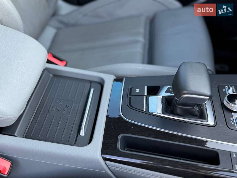 Внедорожник / Кроссовер Audi Q5 2019 в Киеве