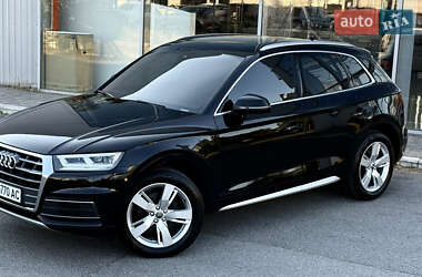 Внедорожник / Кроссовер Audi Q5 2018 в 