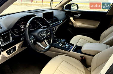 Внедорожник / Кроссовер Audi Q5 2018 в 