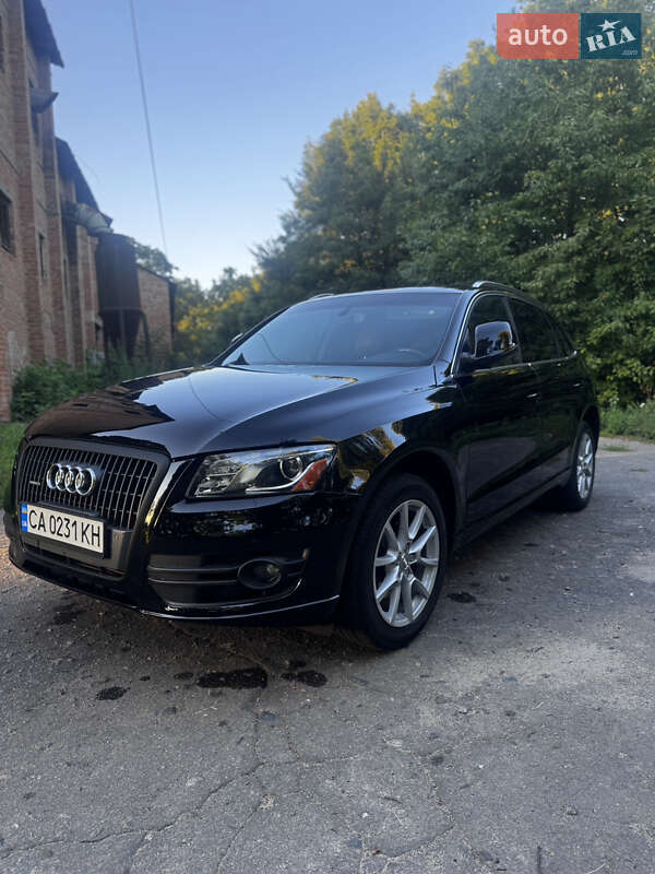 Внедорожник / Кроссовер Audi Q5 2010 в 
