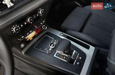 Внедорожник / Кроссовер Audi Q5 2017 в 