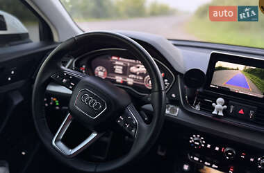 Внедорожник / Кроссовер Audi Q5 2017 в 