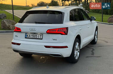 Внедорожник / Кроссовер Audi Q5 2018 в 