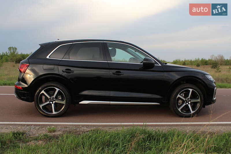 Внедорожник / Кроссовер Audi Q5 2021 в Киеве