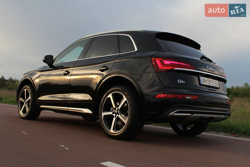 Внедорожник / Кроссовер Audi Q5 2021 в Киеве