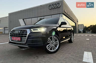 Внедорожник / Кроссовер Audi Q5 2018 в 
