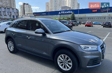 Внедорожник / Кроссовер Audi Q5 2017 в 