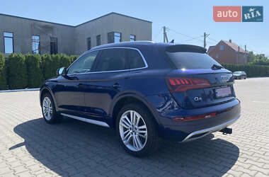 Внедорожник / Кроссовер Audi Q5 2018 в 