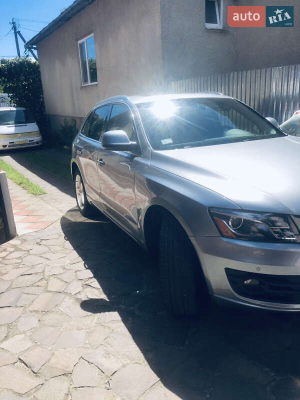 Внедорожник / Кроссовер Audi Q5 2011 в Ужгороде